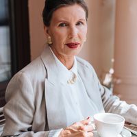 Portrait of Olga Zarychna, an experienced wellness guide.